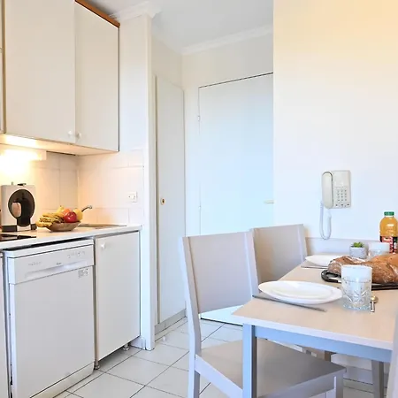 Apartamento Village Cap Esterel - L'esquinade-104 By Interhome
