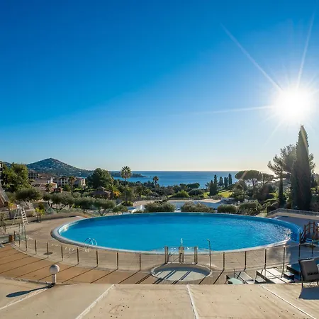 Apartamento Village Cap Esterel - L'esquinade-104 By Interhome